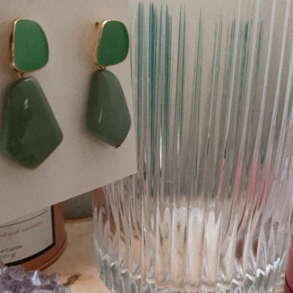 Green stone earrings - Picture 3 of 4